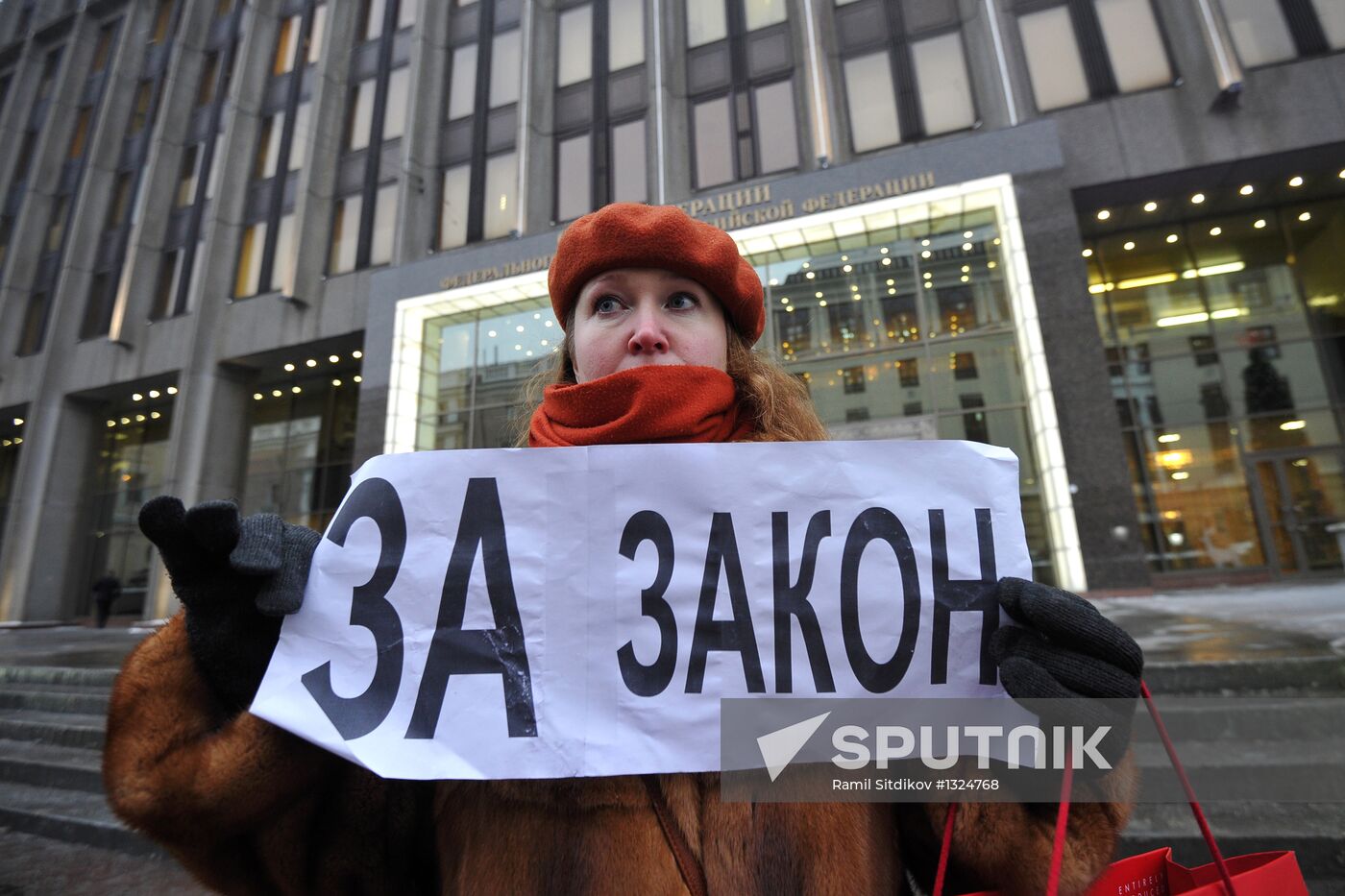Single-person pickets near Russian State Duma