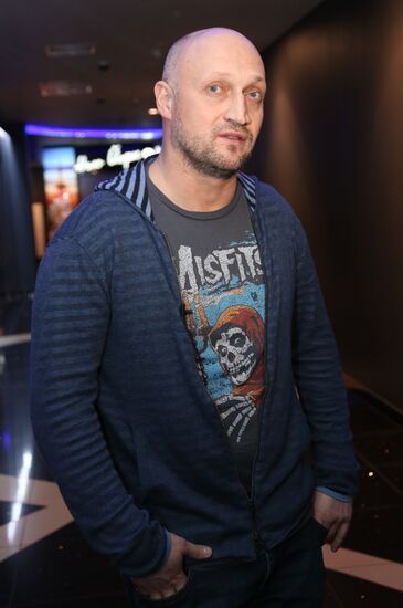 "Gentlemen, Good Luck!" premieres in Moscow