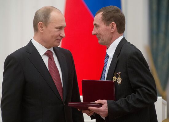 Vladimir Putin presents state awards at Moscow Kremlin