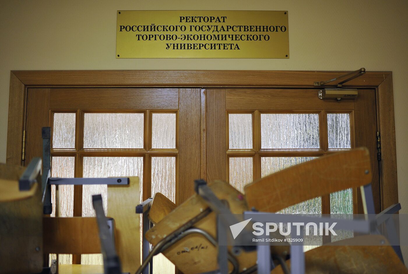 RGTEU students barricade themselves inside university building