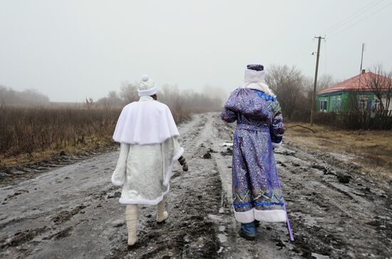 Father Frost congratulates Voronezh Region villagers