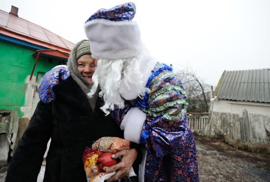 Father Frost congratulates Voronezh Region villagers