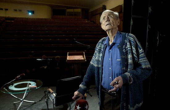 Poet Yevgeny Yevtushenko's poetic night