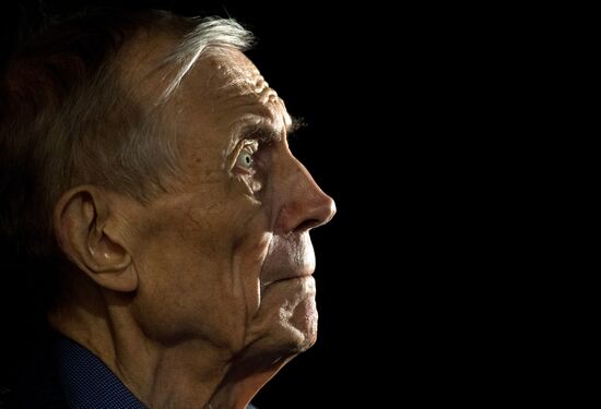 Poet Yevgeny Yevtushenko's poetic night