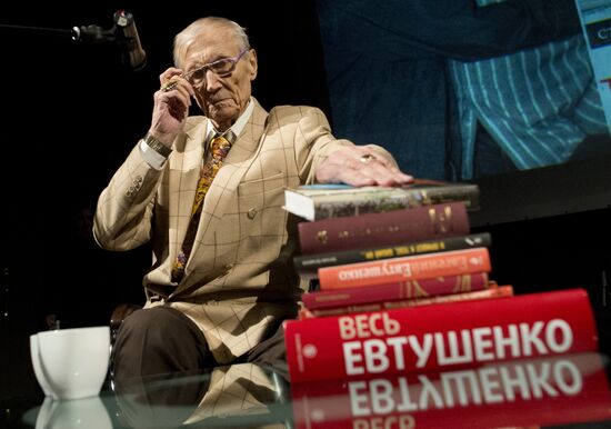 Poet Yevgeny Yevtushenko's poetic night