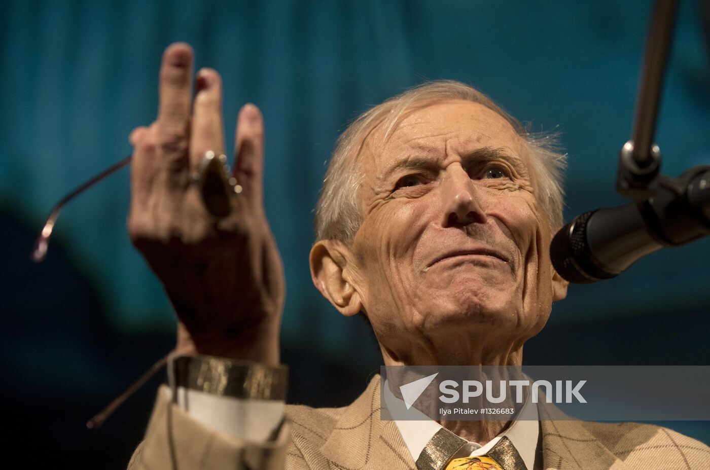 Poet Yevgeny Yevtushenko's poetic night