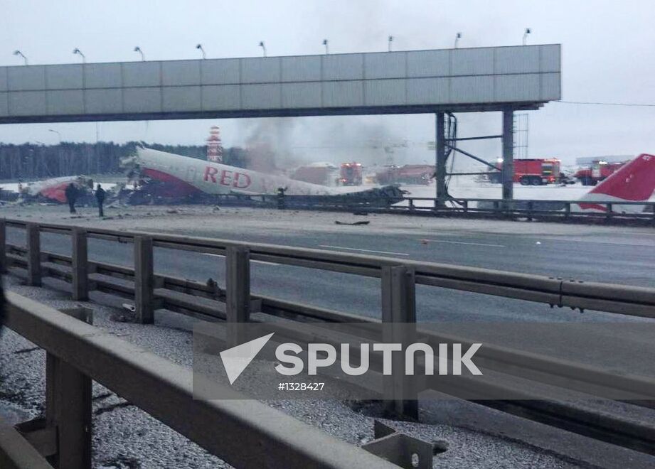 Tu-204 goes off the landing strip in Vnukovo and catches fire