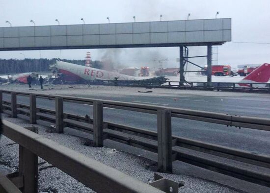 Tu-204 goes off the landing strip in Vnukovo and catches fire