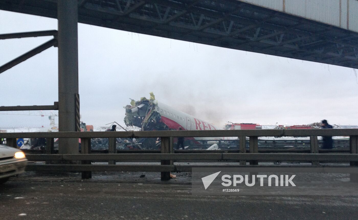 Tu-204 plane goes off landing strip at Vnukovo and catches fire