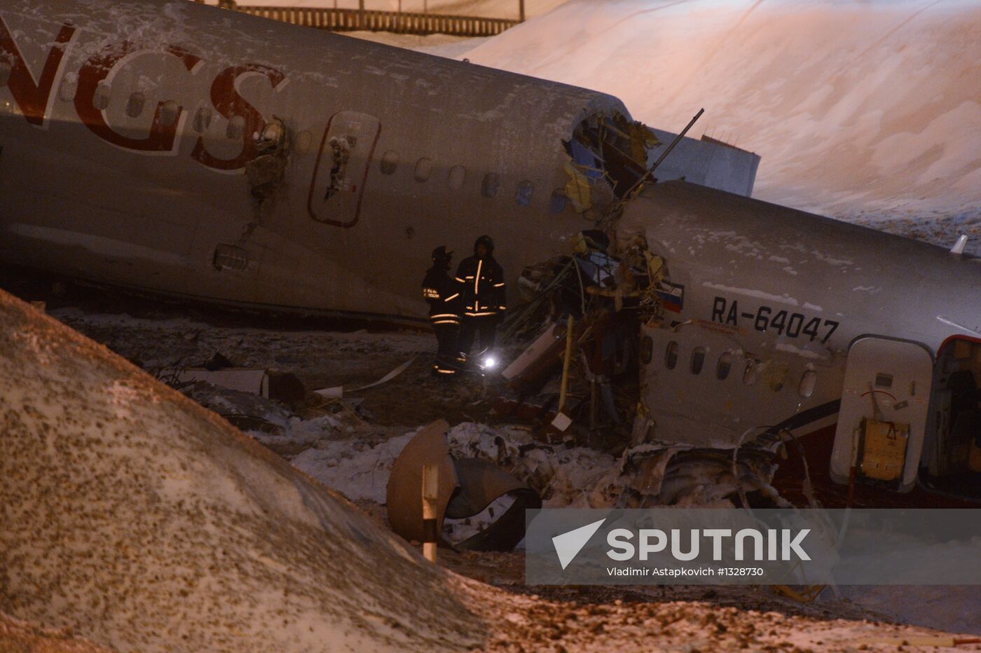 Tu-204 plane skids off runway and catches fire in Vnukovo
