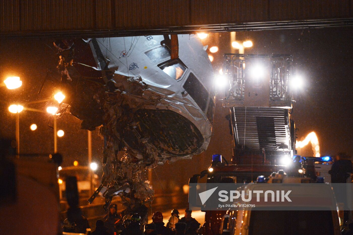 Tu-204 plane skids off runway and catches fire in Vnukovo