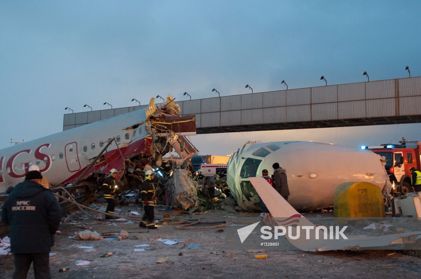 Tu-204 plane skids off runway and catches fire in Vnukovo