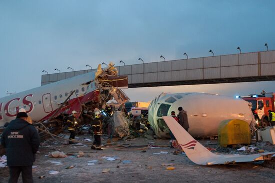 Tu-204 plane skids off runway and catches fire in Vnukovo