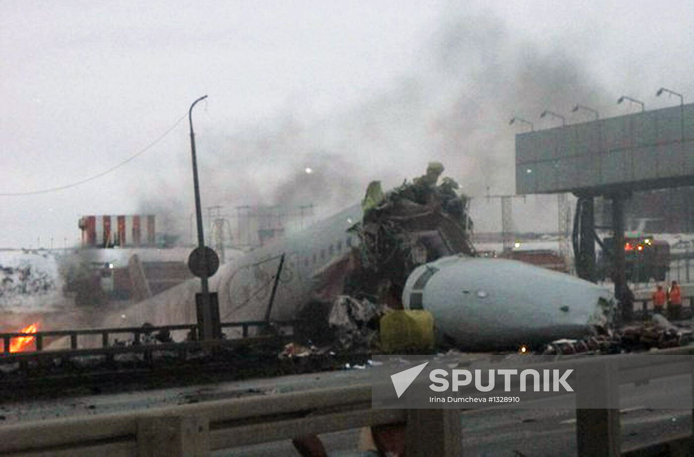Tu-204 plane skids off runway and catches fire in Vnukovo