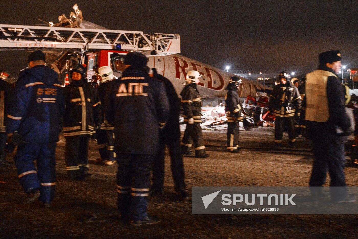 Tu-204 airplane went beyond runway and catches fire at Vnukovo