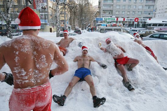 "Grandfather Frost" ice-swimmers' race in Novosibirsk