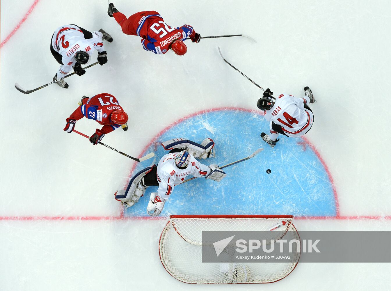 Swiss goalkeeper Melvin Niffeler (№ 1), Russian player Kirill Dyakov (№ 27), Russian player Mikhail Grigorenko (№ 25), Swiss players Cedric Hehler (№ 2) and Dean Kukan (№ 14) in the quarterfinal match of the youth World Hockey Championship between the national teams of Russia and Switzerland. Location: Russia, Republic of Bashkortostan, Ufa. Author: Alexey Kudenko/Sputnik. Hockey Youth World Championship. Quarterfinal Russia-Switzerland