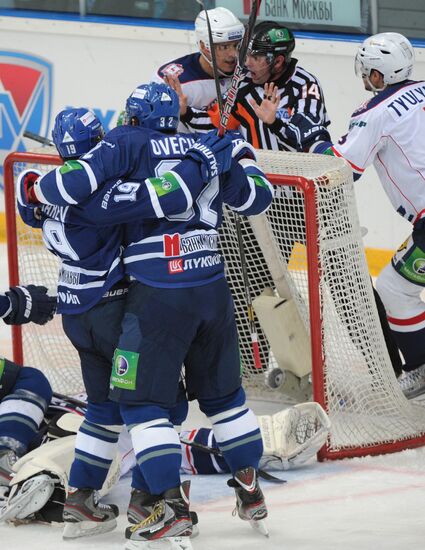 Hockey. Kontinental Hockey League. Dynamo (Moscow) vs. Torpedo