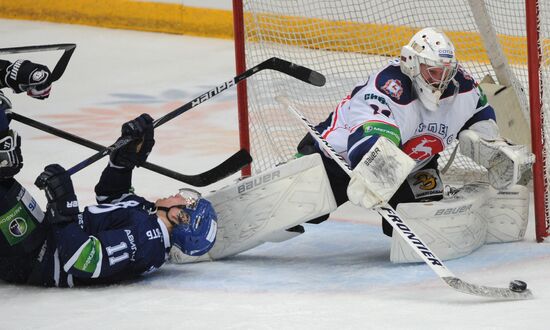Hockey. Kontinental Hockey League. Dynamo (Moscow) vs. Torpedo