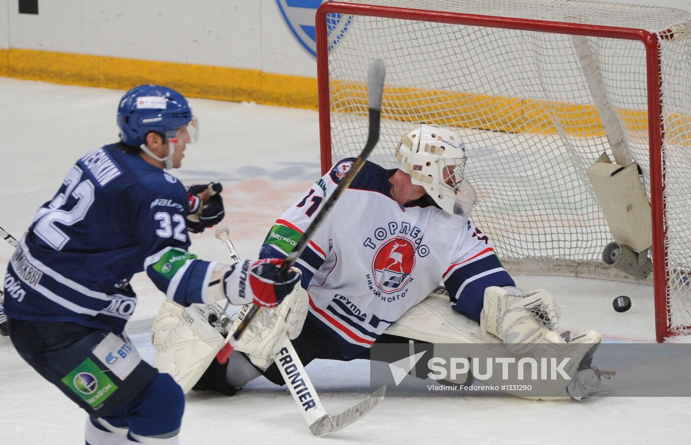 Hockey. Kontinental Hockey League. Dynamo (Moscow) vs. Torpedo