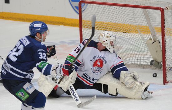 Hockey. Kontinental Hockey League. Dynamo (Moscow) vs. Torpedo