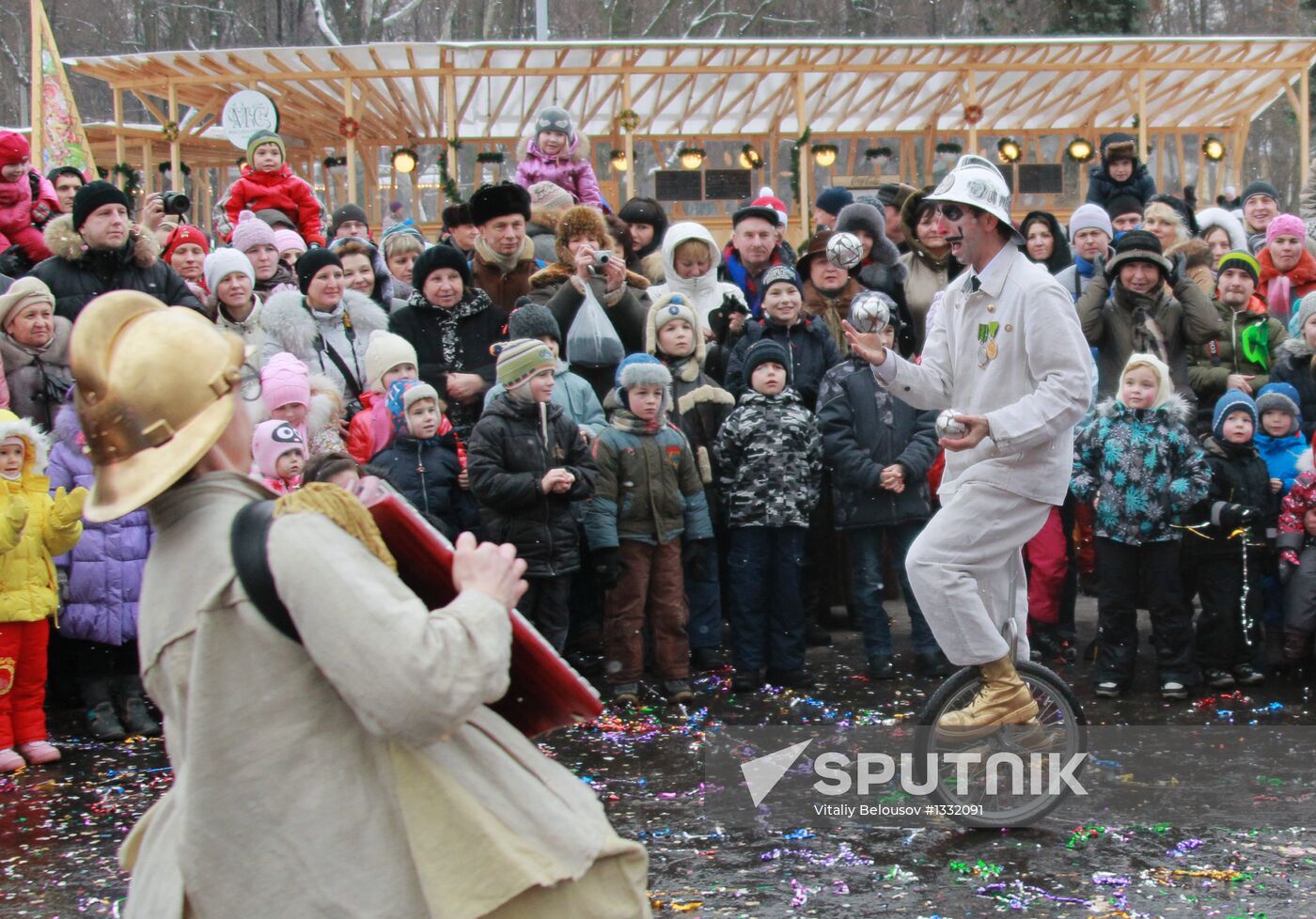 City residents enjoy winter holidays in Sokolniki park