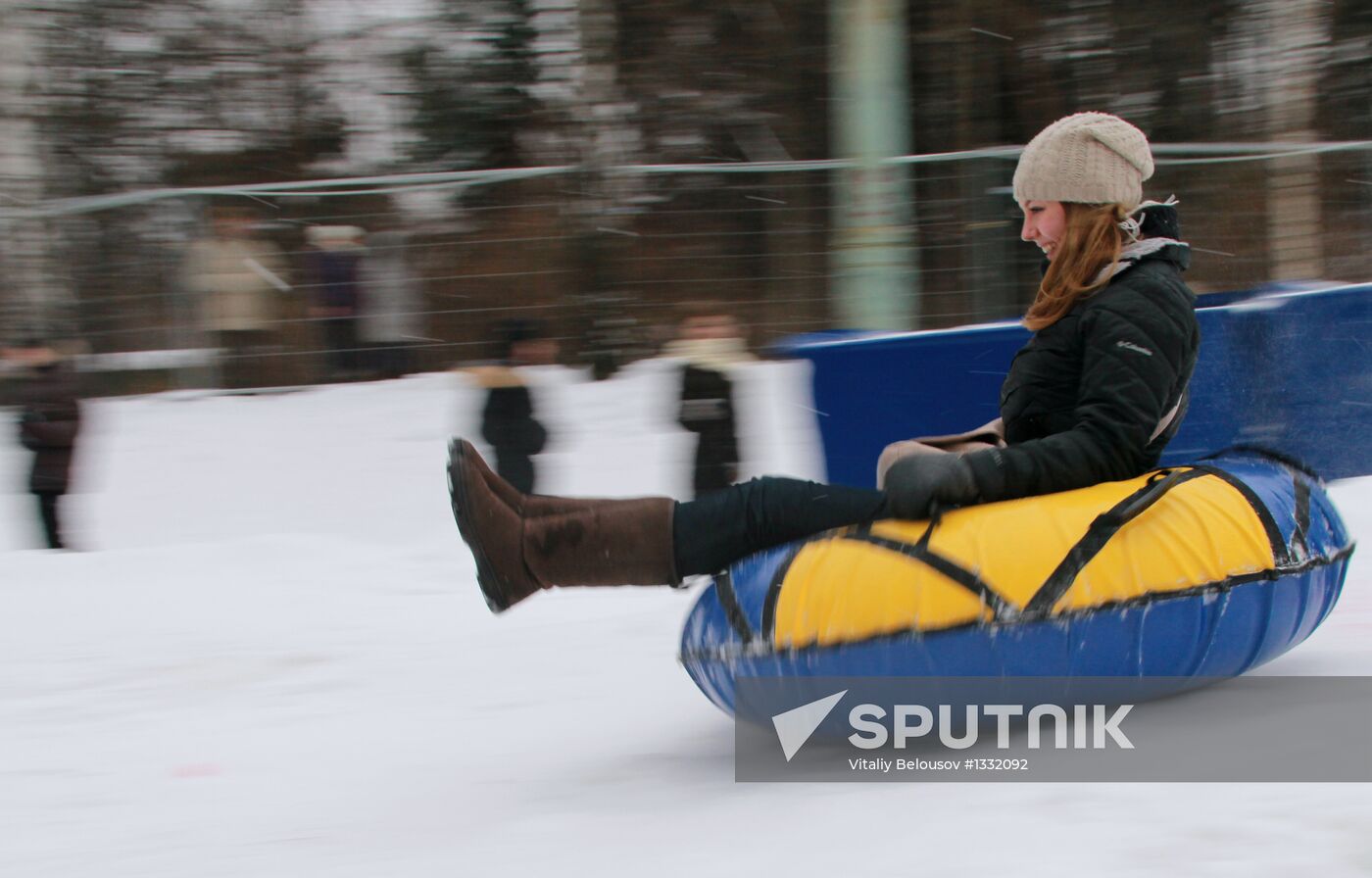 City residents enjoy winter holidays in Sokolniki park