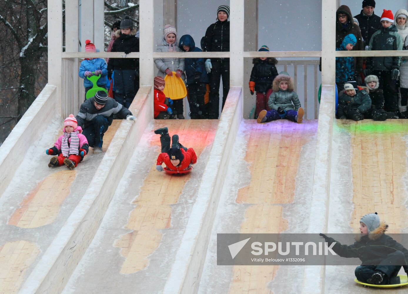 City residents enjoy winter holidays in Sokolniki park