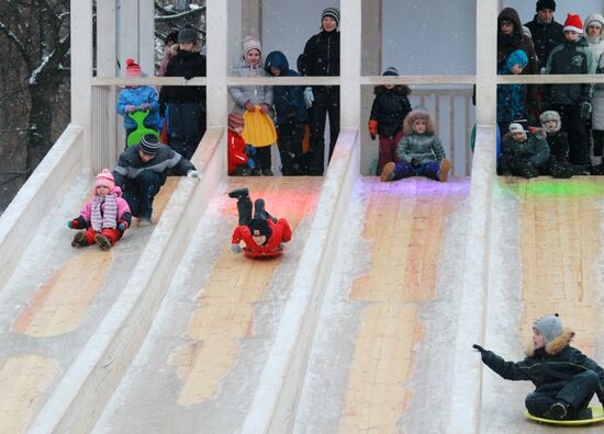 City residents enjoy winter holidays in Sokolniki park