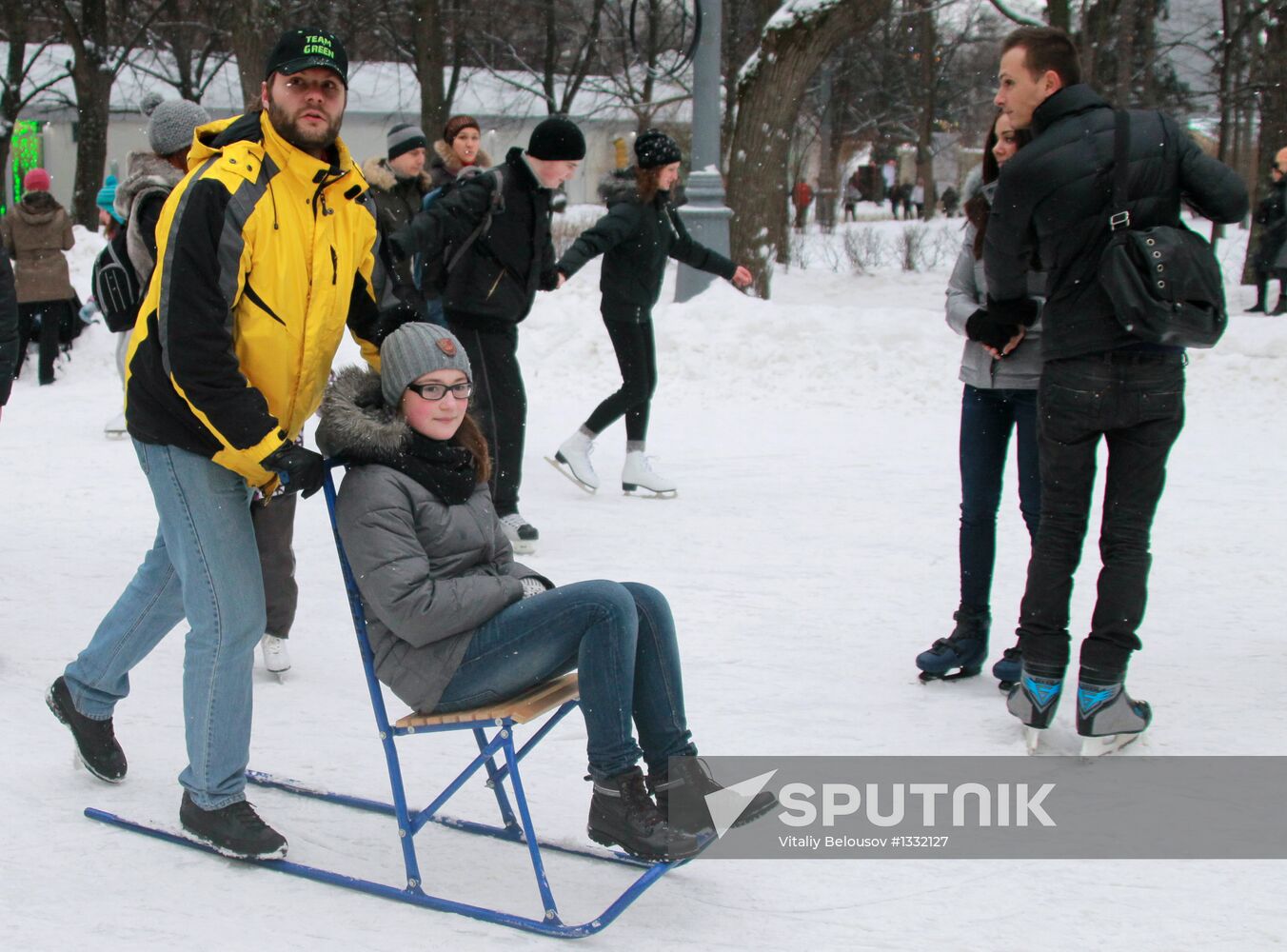 City residents enjoy winter holidays in Sokolniki park