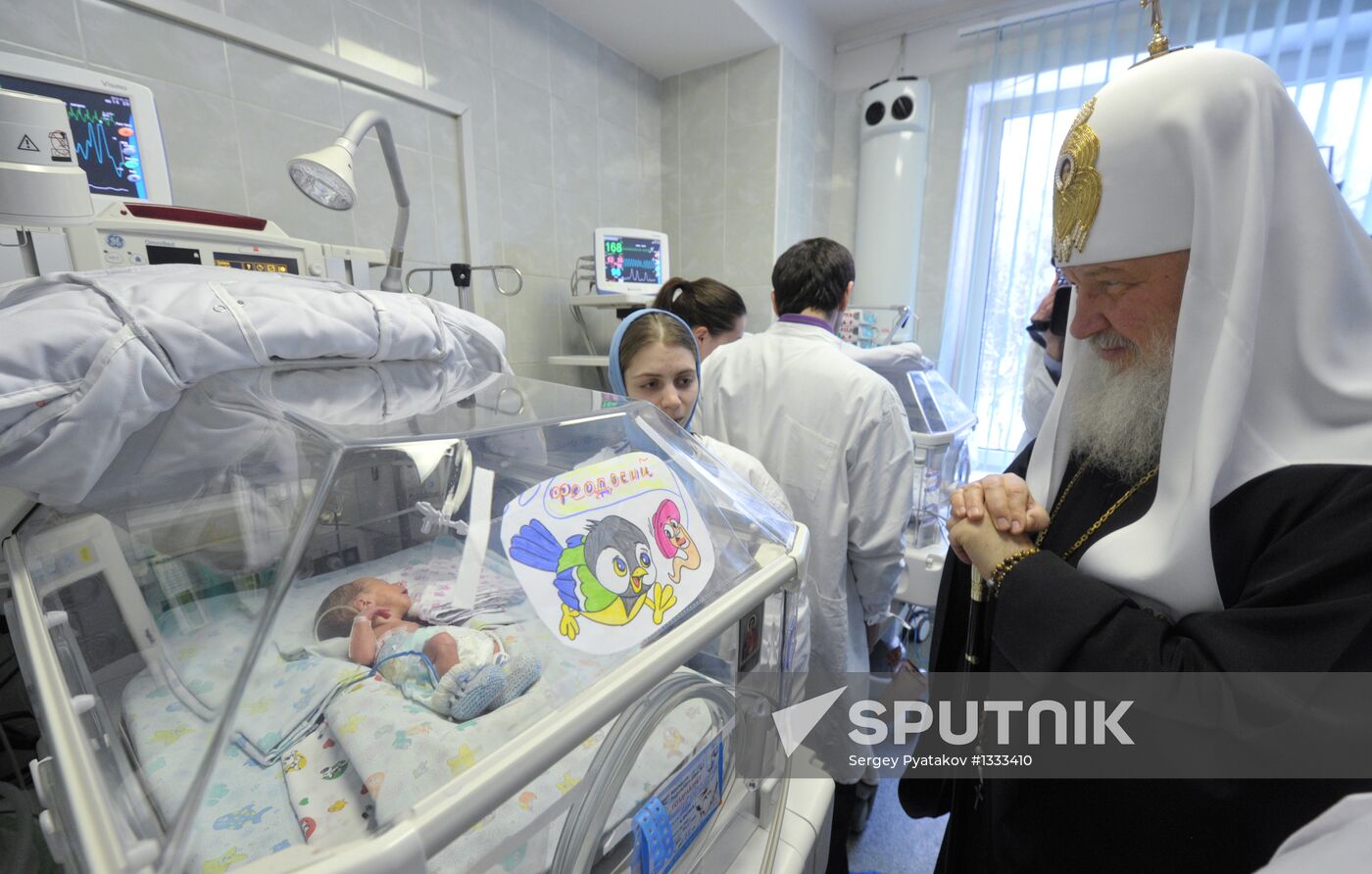 Patriarch Kirill visits maternity hospital in Moscow