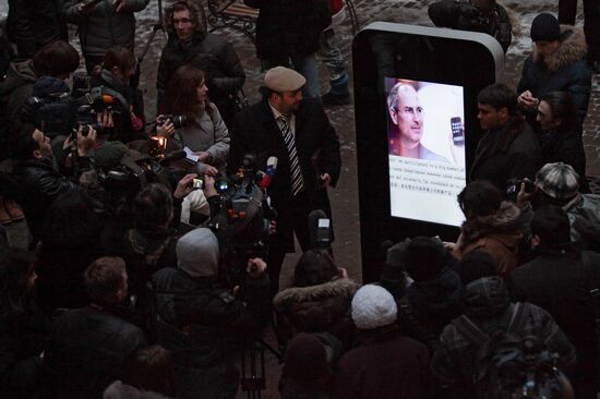 Monument to Steve Jobs unveiled in St. Petersburg