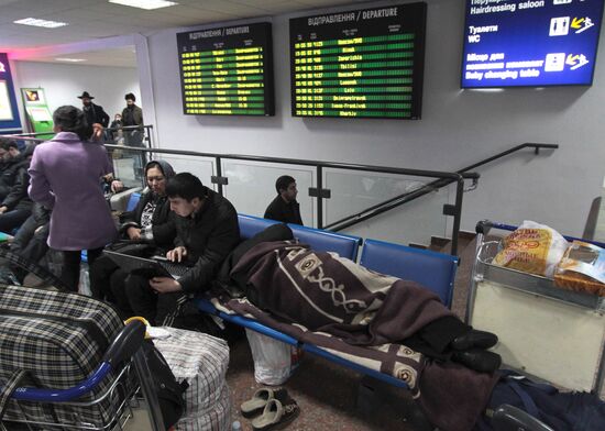 Flights of Aerosvit airline delayed in Ukraine
