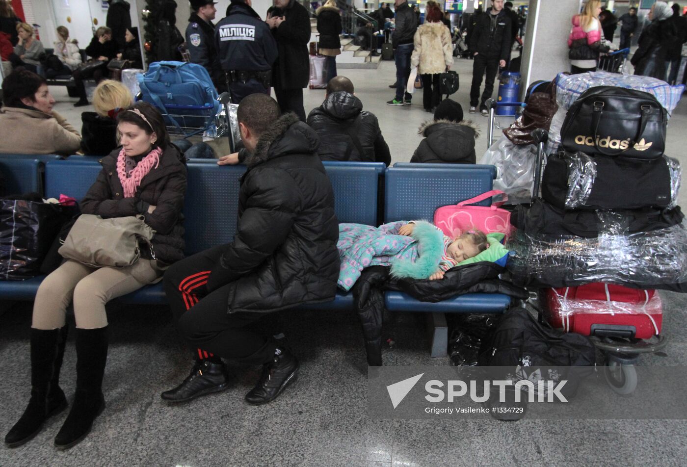 Flights of Aerosvit airline delayed in Ukraine