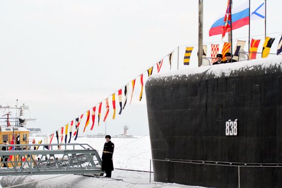 Flag-hoisting at Yury Dolgoruky nuclear-powered submarine