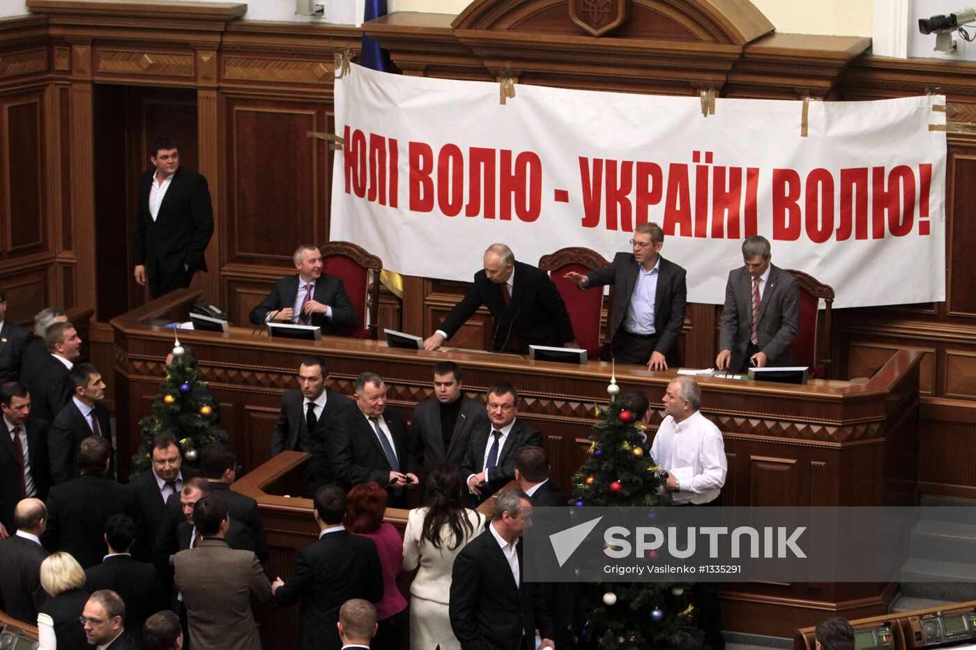 Opposition MPs block rostrum in Verkhovna Rada