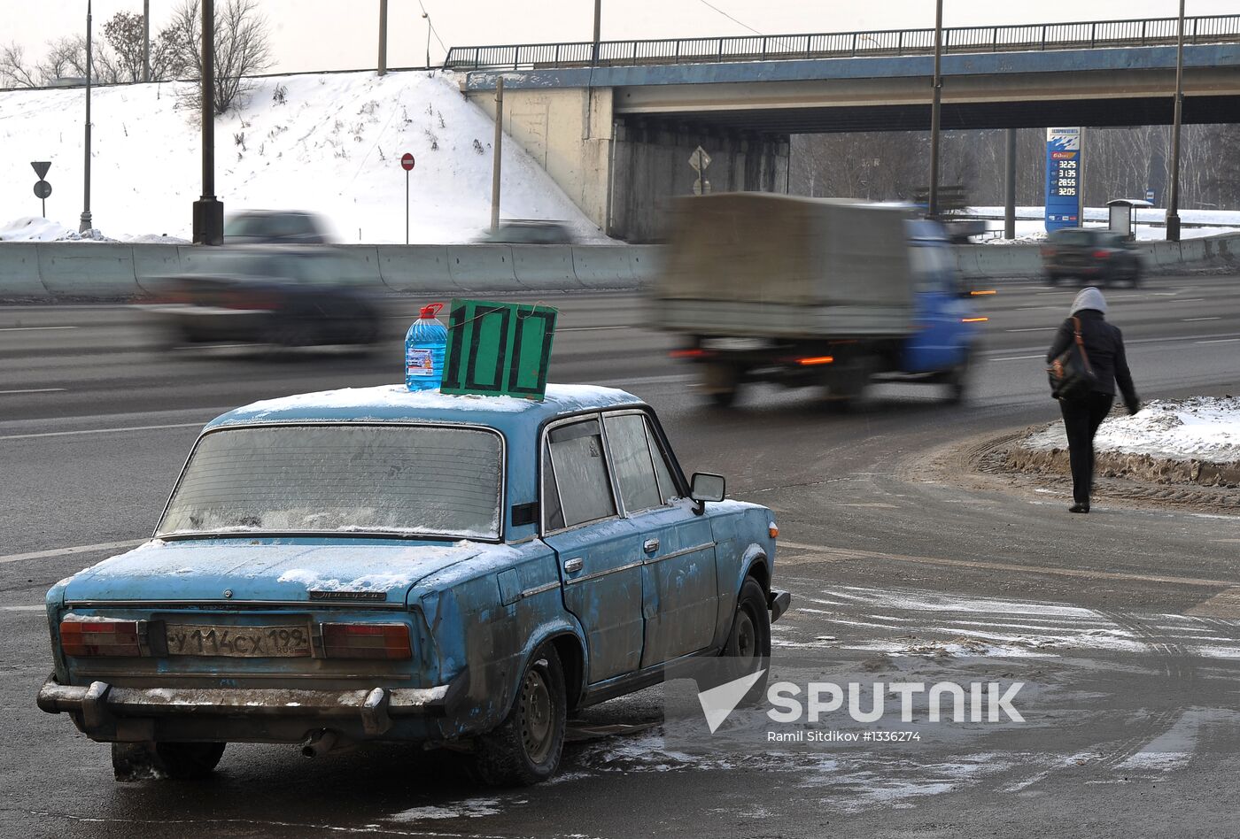 Unsanctioned sale of antifreeze solution in Moscow