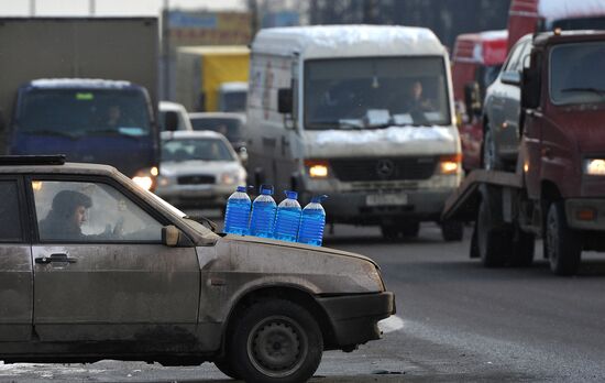 Unsanctioned sale of antifreeze solution in Moscow