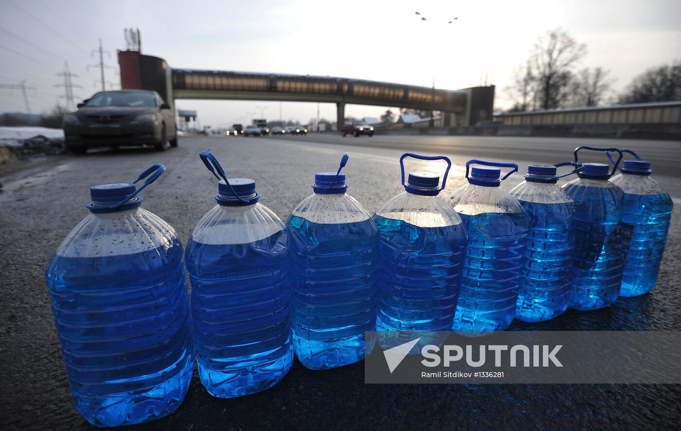 Unsanctioned sale of antifreeze solution in Moscow