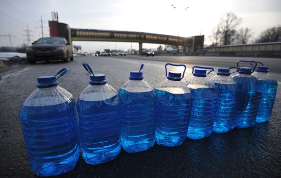 Unsanctioned sale of antifreeze solution in Moscow