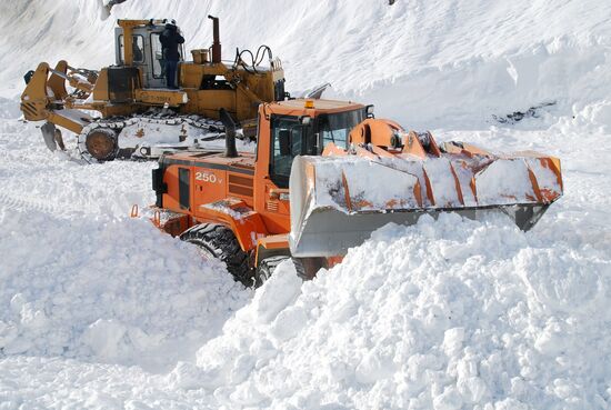 Shelling of avalanches on Transcaucasian highway