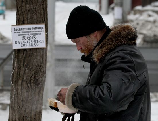 Handing out free lunches to homeless in Vladivostok
