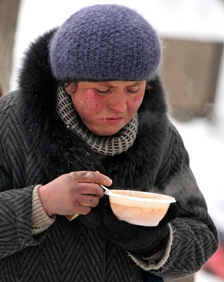 Handing out free lunches to homeless in Vladivostok
