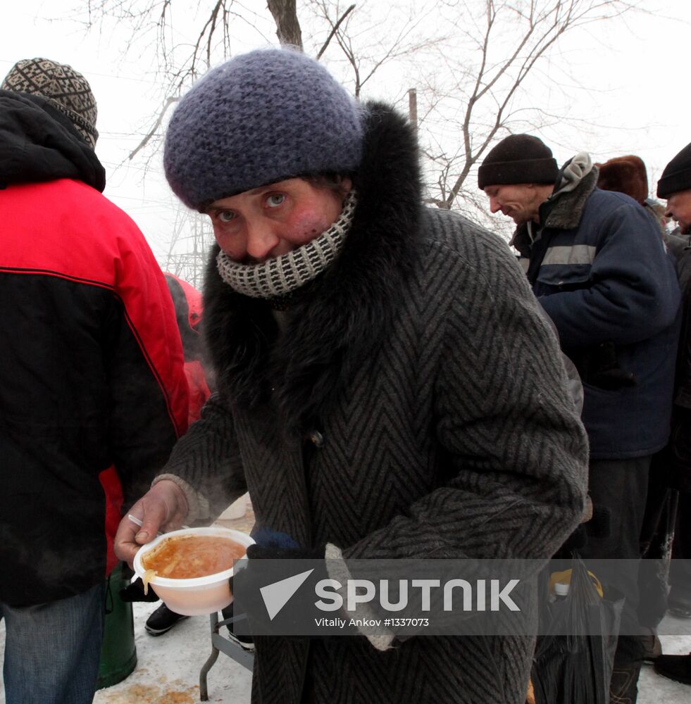 Handing out free lunches to homeless in Vladivostok
