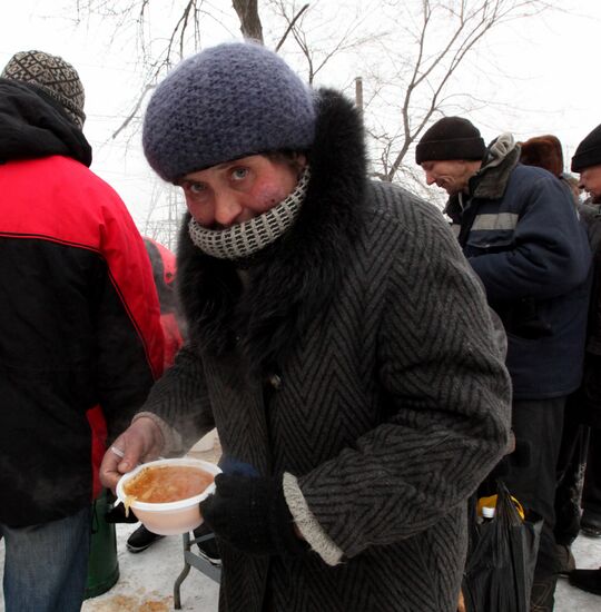 Handing out free lunches to homeless in Vladivostok