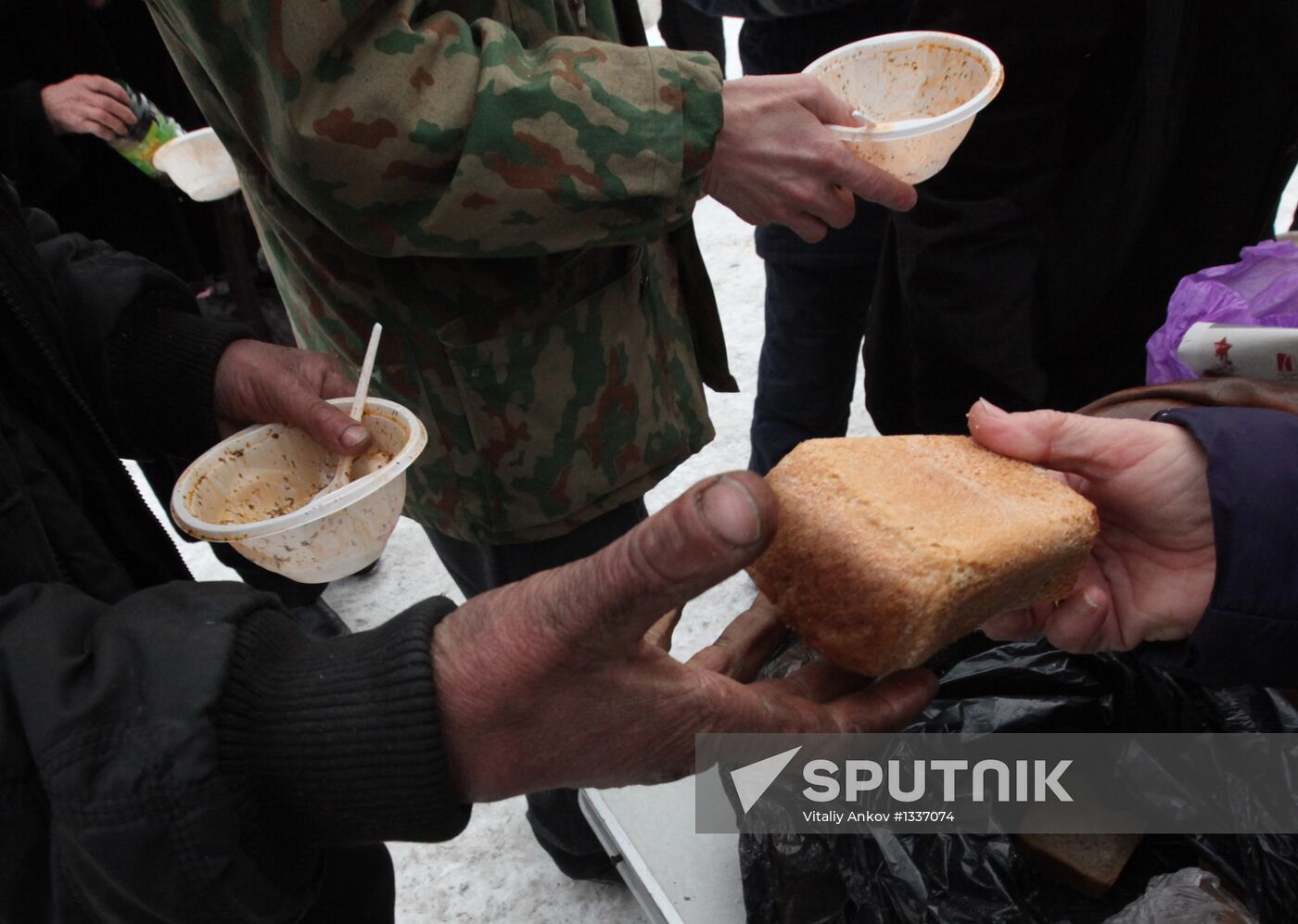 Handing out free lunches to homeless in Vladivostok