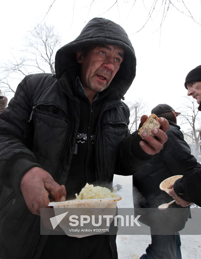 Handing out free lunches to homeless in Vladivostok