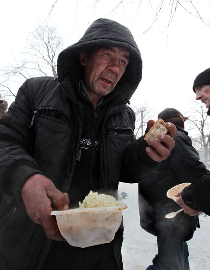 Handing out free lunches to homeless in Vladivostok