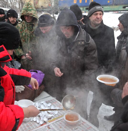 Handing out free lunches to homeless in Vladivostok