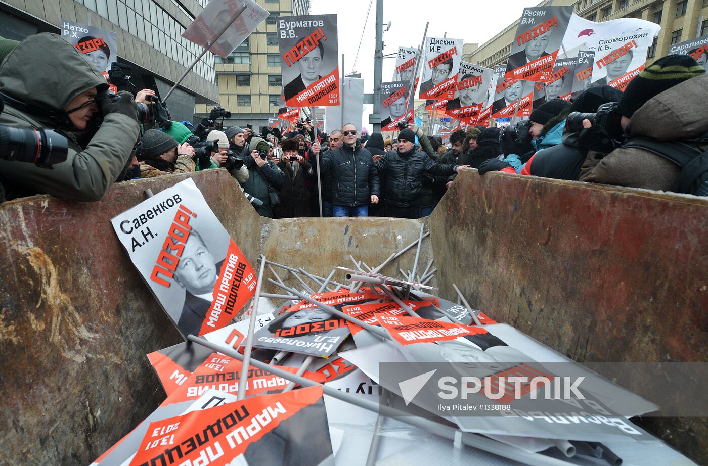 Opposition rallies in Moscow against anti-Magnitsky law